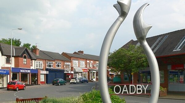 Oadby sign sculpture near A6/ The Parade Junction